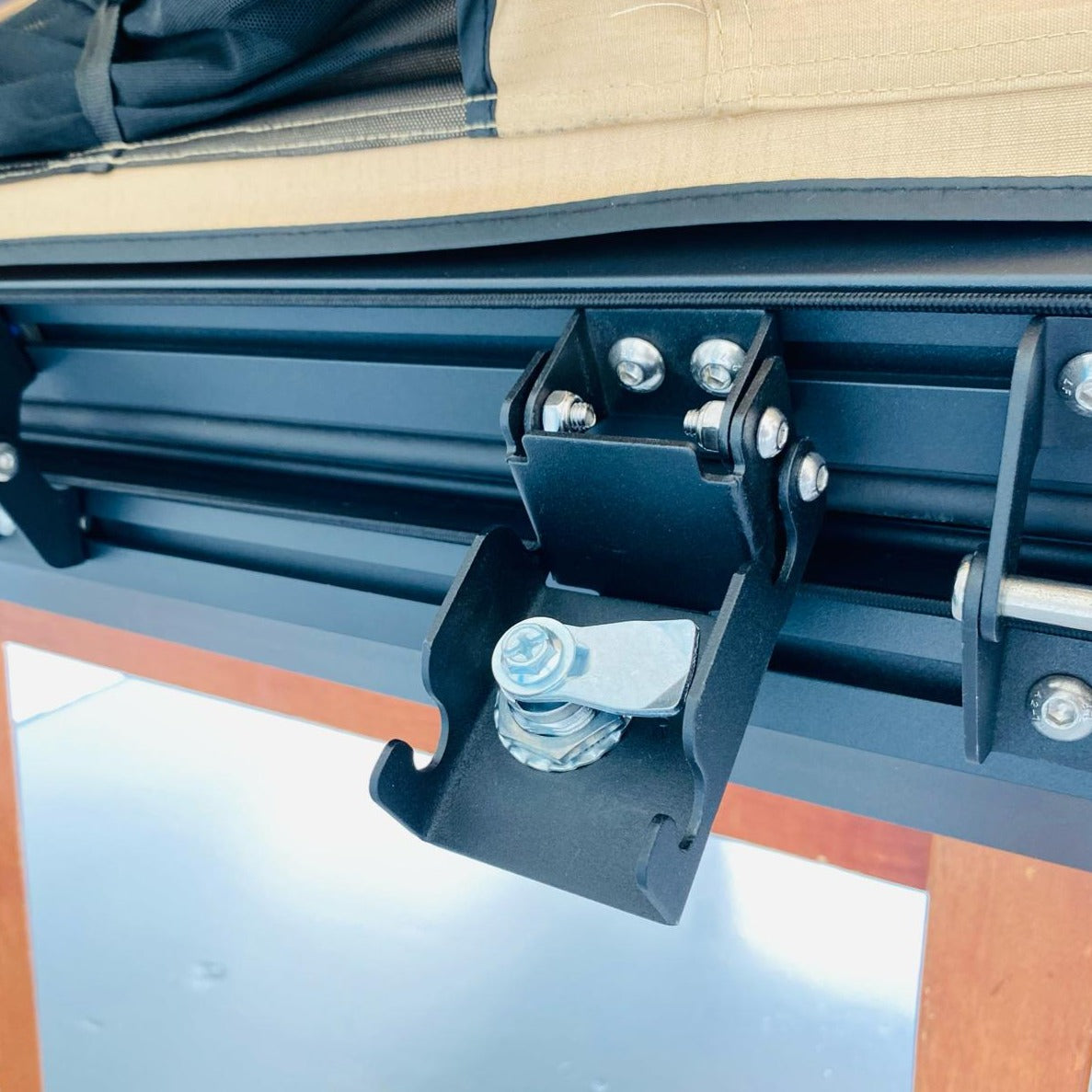 rooftop tent locks RTT Lock – CCAMP product-theme_traditional Rest assured on every Awning Size:20 Feet Sonnenschutz Biberach an der