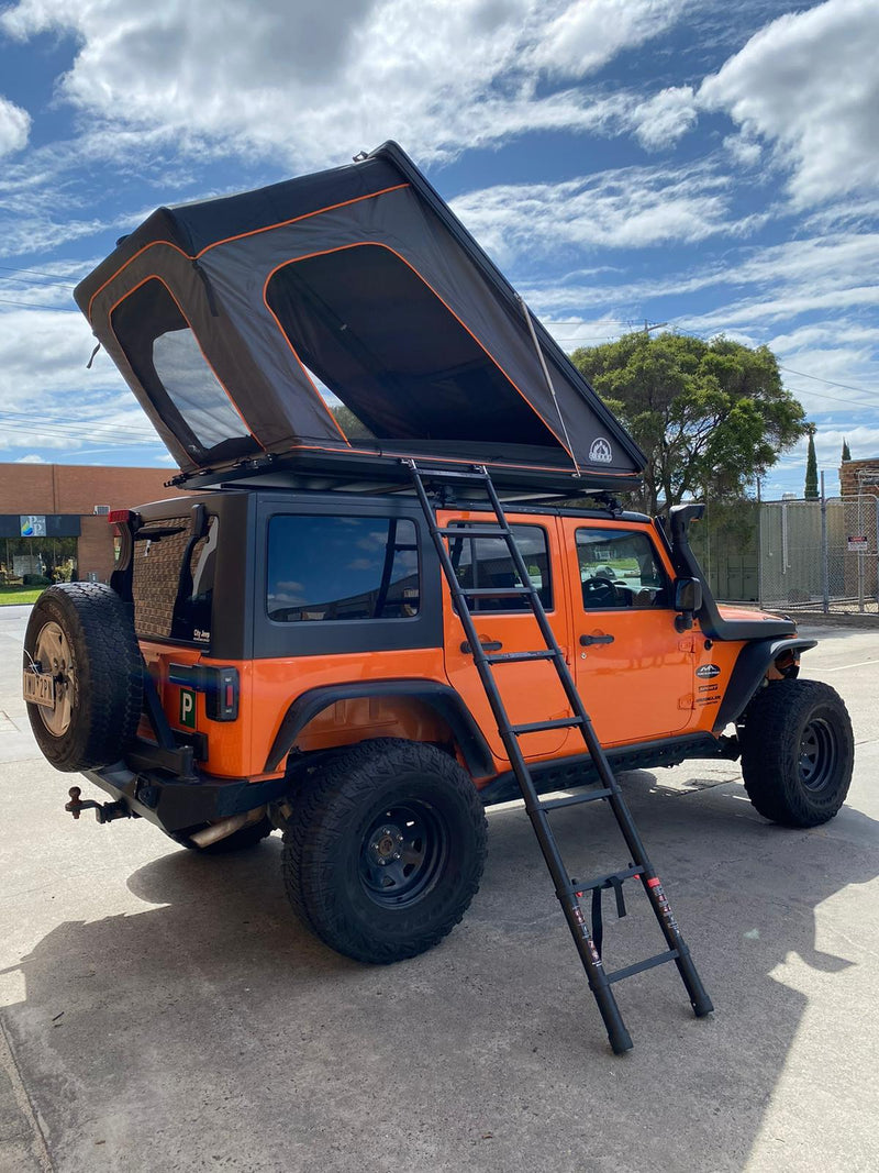 Load image into Gallery viewer, Side view of CCAMP superior rooftop tent
