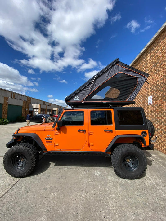 Left view of CCAMP superior rooftop tent